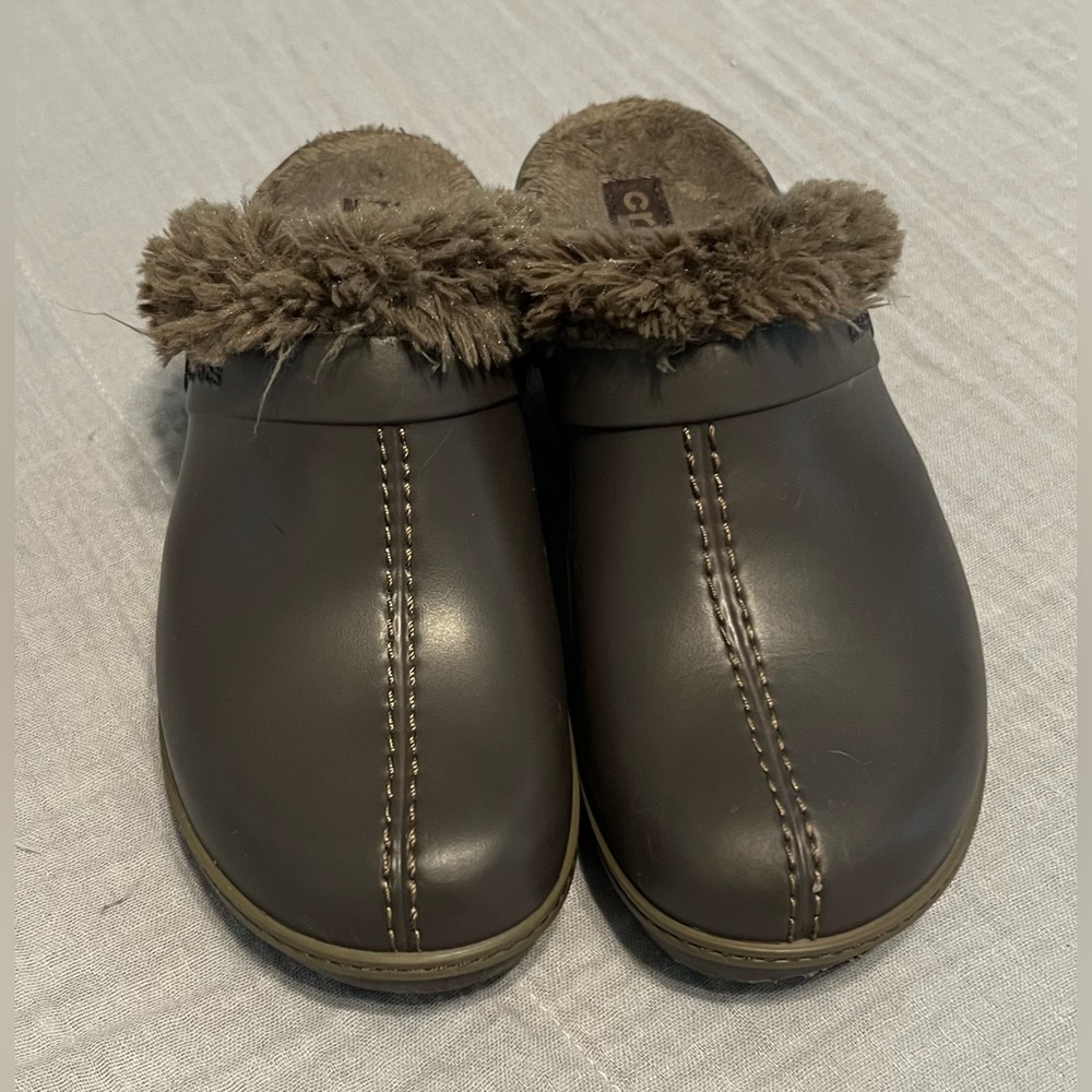 CROCS Brown Eva Clogs with Faux Fur Lining Mules Wedges Sz 8M